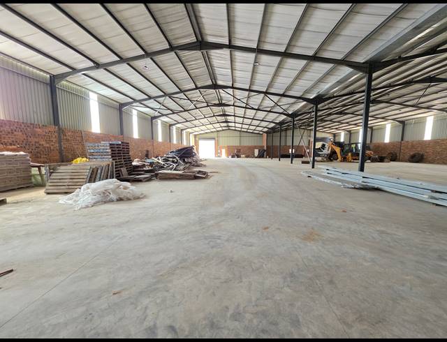1,632M² WAREHOUSE TO LET IN AEROTON
